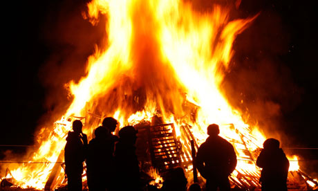 picture of large bonfire